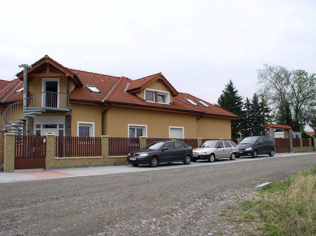 Penzion Rozkos Prŭhonice Kültér fotó